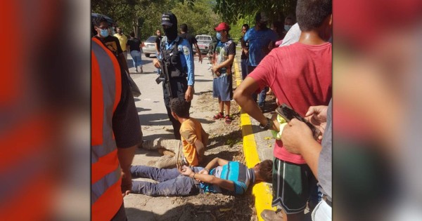 Ciudadanos capturan a sujetos cuando asaltaban un bus en Choloma