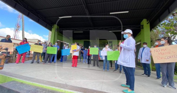 Médicos de Copán realizan plantón en reclamo de vacunas