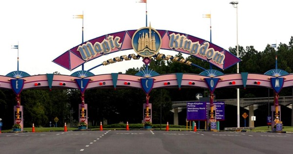 Demandan a Disney y a la Policía por detención de una mujer con aceite de cáñamo