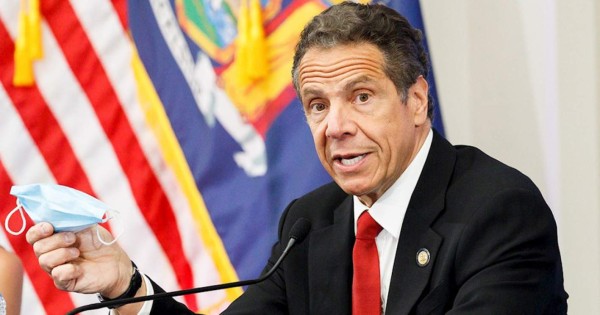 Cuomo no se pondrá la vacuna de la covid hasta que las minorías no accedan a ella
