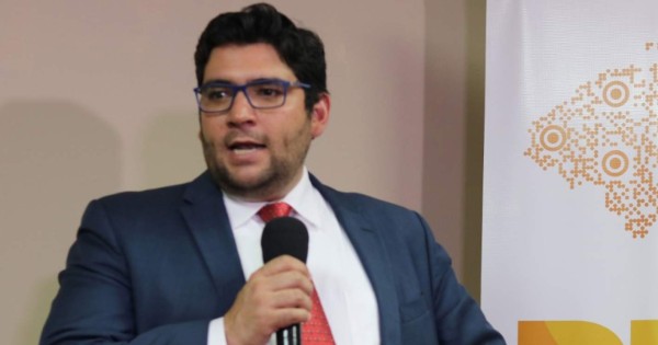 El poeta hondureño Rolando Kattan, Premio Casa de América de Poesía Americana