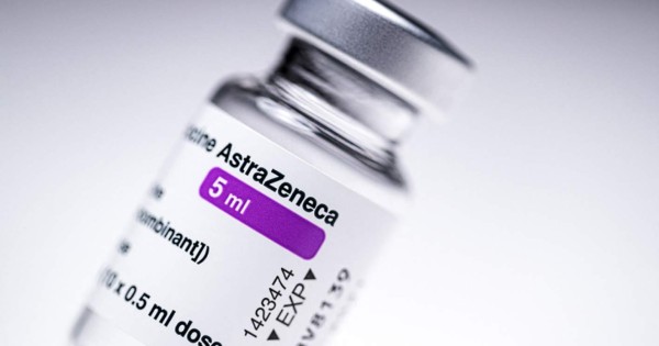 Reino Unido detectó 30 casos de trombos tras vacuna de AstraZeneca