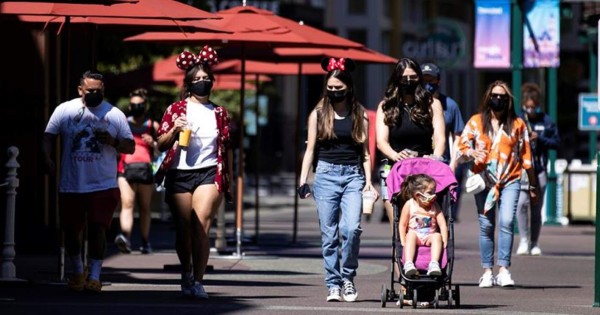 Disneyland reabre sus puertas tras más de un año cerrado en California