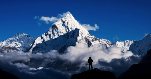 Nepal y China establecen que el monte Everest tiene una nueva altura