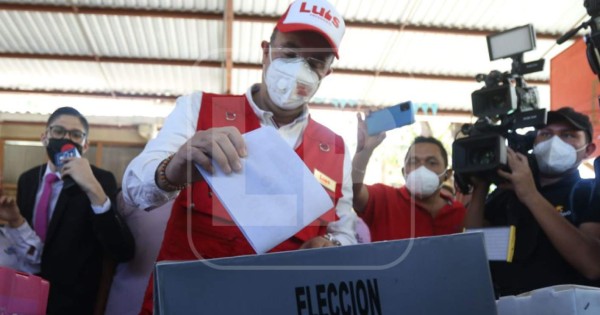 'Vamos a sacar a los corruptos del poder': Luis Zelaya al ejercer su voto