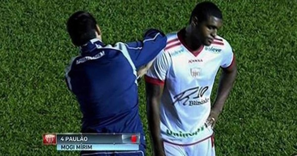 Video: La insólita expulsión en el fútbol brasileño