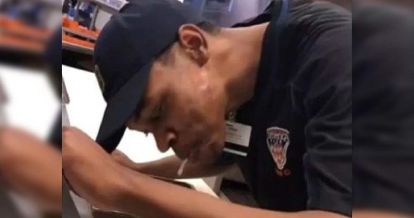 Video: Manipulaba la masa de pizza, creyó que nadie lo veía y la escupió