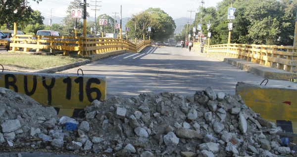 Pobladores temen colapso del puente de Las Brisas