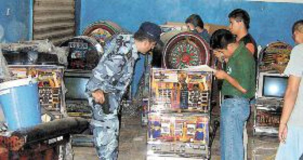 Fiscalía encuentra 80 máquinas más