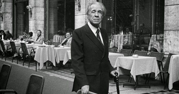 Escritores entregan el Nobel de Literatura al fallecido Jorge Luis Borges
