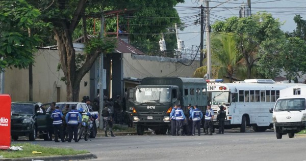 Hoy trasladan a 500 reclusos a otras cárceles de Honduras