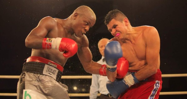 'Escorpión' Ruiz retiene su título tras empatar con nicaragüense