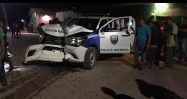 Investigan a policías que chocaron patrulla en Santa Bárbara