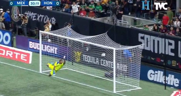 ¡Se salvó Honduras! El remate del mexicano Carlos Rodríguez que dio en el poste
