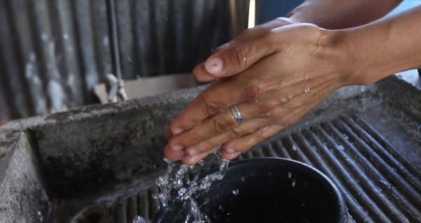 Ordenan suspender cortes de agua por falta de pago en Honduras