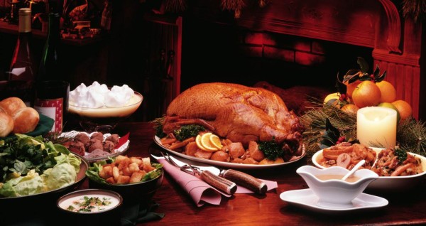 Consejos esenciales para evitar los problemas estomacales durante las comidas de la época de fiestas