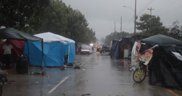 Hondureño espera que Biden lo deje entrar a Estados Unidos