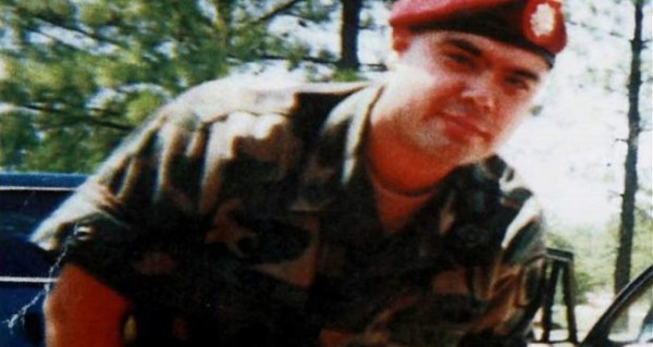 Niegan ciudadanía a veterano de guerra que lucha contra deportación en EEUU