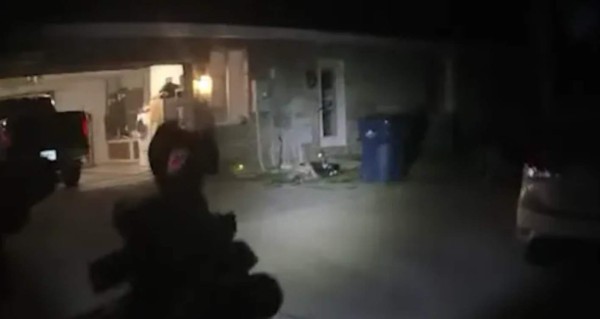 Video muestra a dos niños disparar contra policías en Florida