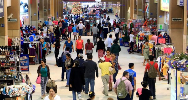 Casi 400,000 personas pasan al día por la terminal de buses desde esta semana