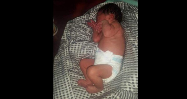 Aparece mujer que dice ser la madre del bebé abandonado en la Unah