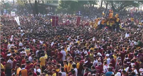 Vídeo: Millones de filipinos descalzos en la procesión del Nazareno negro