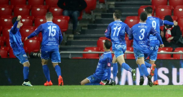 GRAF903. BILBAO, 29/11/2017.- Los jugadores del SD Formentera celebran el gol ante el Athletic de Bilbao y el pase a la siguiente ronda de la competición durante el partido de vuelta de dieciseisavos de final de la Copa del Rey que Athletic de Bilbao y Formentera disputan esta noche en San Mamés. EFE/LUIS TEJIDO