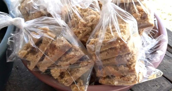 Las tabletas de coco las venden en la orilla de la playa o negocios de la zona.