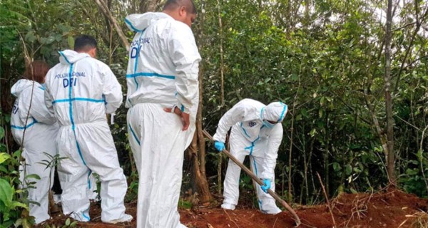Exhuman e identifican tres cadáveres de fosa clandestina en Santa Bárbara