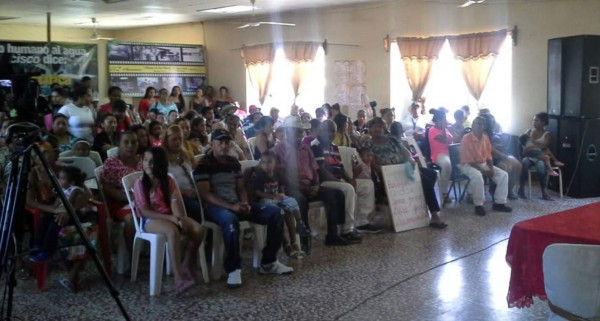 Pobladores de San Francisco se reunen en la alcaldía para bridarle apoyo a su alcalde