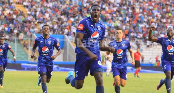 Estupiñan evita el triunfo del Olimpia y mantiene al Motagua de líder