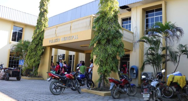 Crearán nuevo cargo para ubicar a secretario municipal y terminar conflicto entre ediles