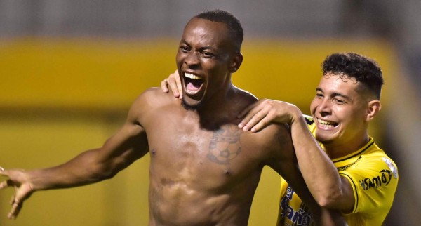 Video: Real España venció al Motagua en partido polémico