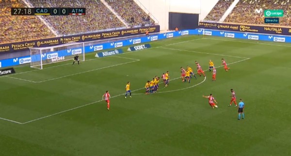 Luis Suárez se luce con espectacular gol de tiro libre en el Cádiz - Atlético de Madrid