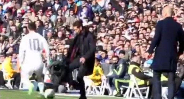VIDEO: El lujo de Simeone para dejar clavado a James