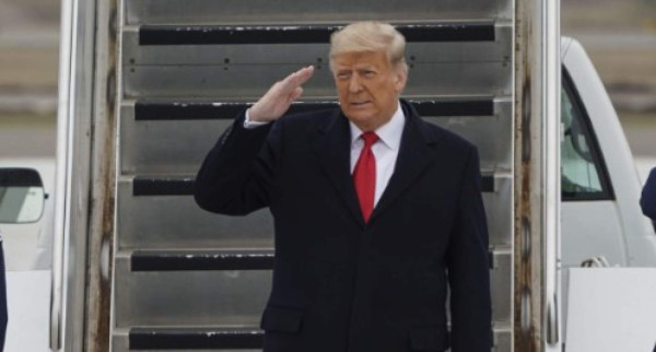 Trump asegura que no será destituido de su cargo y pide calma