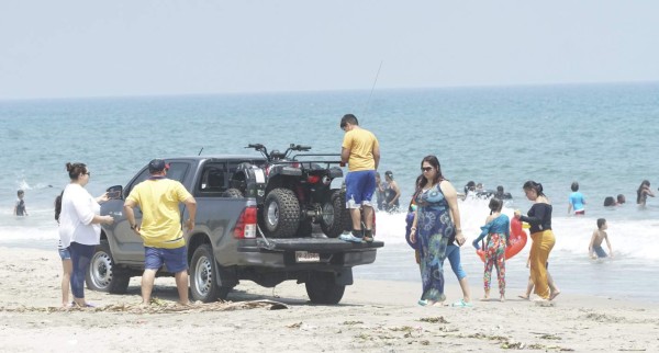 Veraneantes inundan Tela y todas las playas caribeñas