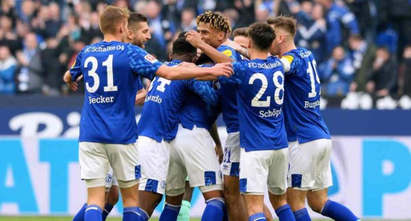 Los jugadores del Schalke 04 de la Bundesliga renuncian a parte de su salario