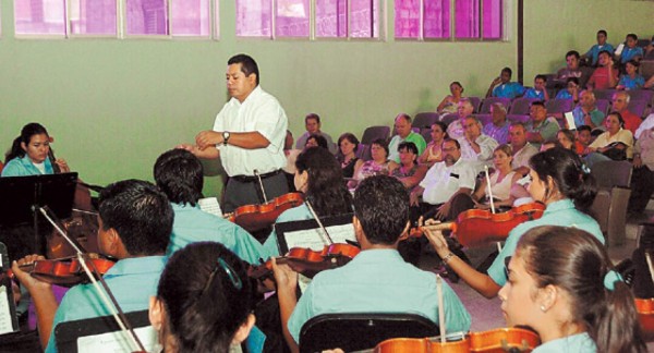 Donarán instrumentos a la Victoriano López