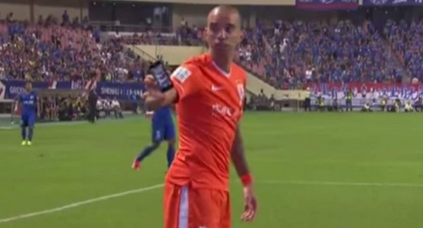 Aficionados chinos agredieron con un iPhone a brasileño