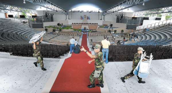 Mauricio Funes restablece relaciones con Cuba