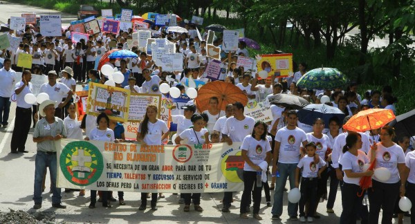 Clamor por la paz y respeto a la vida en emotiva marcha