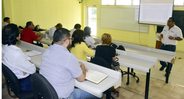 Dima socializa ley ambiental con mipymes sampedranas