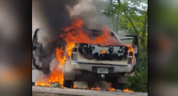 Manifestantes incendian vehículo en Colón