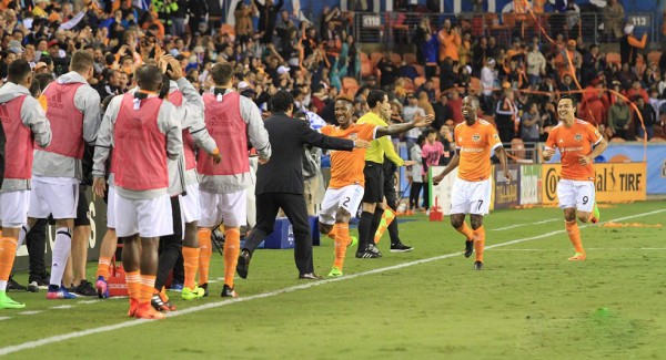 En el Houston Dynamo 'se enamoran' de los hondureños