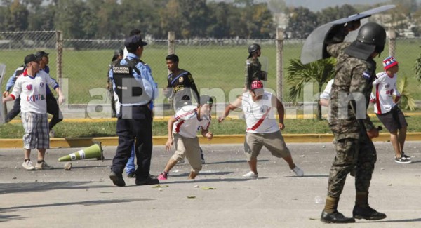 Balacera entre barras del Real España y Olimpia deja seis heridos
