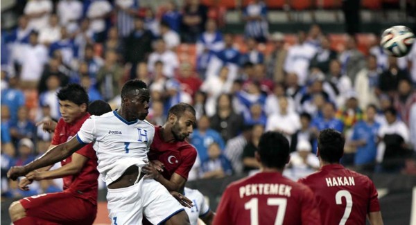 Honduras comienza con el pie izquierdo su camino hacia Brasil