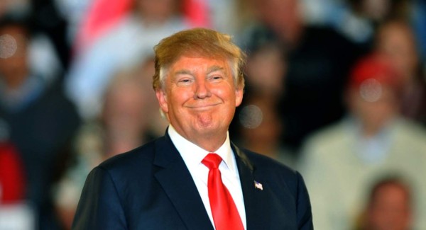 US President Donald Trump walks to Marine One on the South Lawn of the White House on January 12, 2021 in Washington,DC before his departure to Alamo, Texas. (Photo by Brendan Smialowski / AFP)