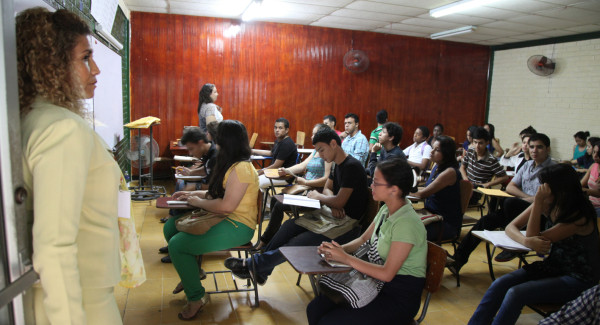 Estudiantes sampedranos bajan rendimiento en prueba de Unah