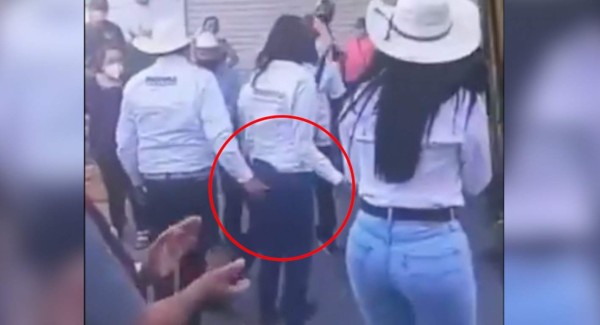 Captan a candidato del partido de AMLO tocando a una mujer en campaña